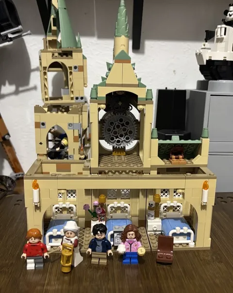 LEGO Harry Potter: Hogwarts Hospital Wing (76398) Loose Incomplete