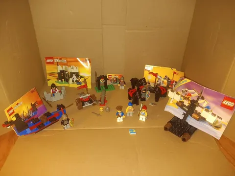 HUGE Vintage LEGO Castle Lot 6009/1547/6036/6257/1624- NM Minifigs & accessories