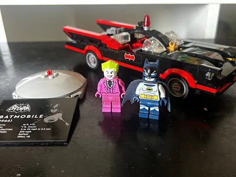 LEGO DC Super Heroes Batman 1966 Batmobile 76188-1