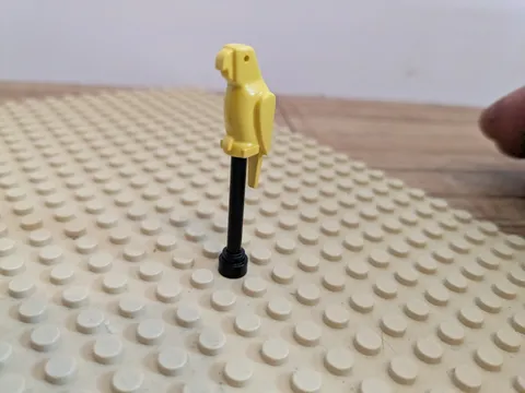 LEGO Vintage Yellow Parrot 2546 Small Beak - Sets 6274, 5919, 3722