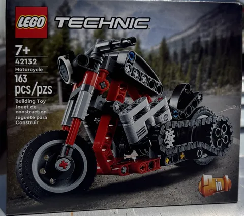LEGO TECHNIC: Motorcycle (42132)