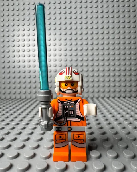 LEGO STAR WARS -- LUKE SKYWALKER MINIFIGURE WITH LIGHTSABER 75049 SW0569 NICE