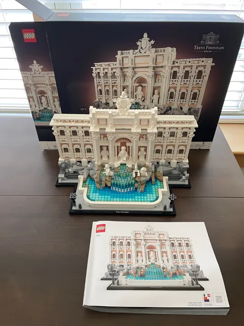 LEGO ARCHITECTURE: Trevi Fountain (21062), used and complete with book and box