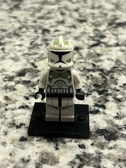 LEGO Star Wars Clone Trooper Minifigure White with Green Markings & Helmet