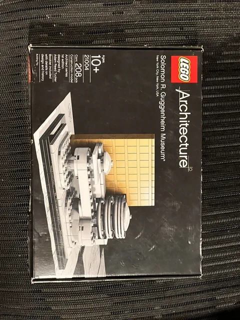 LEGO ARCHITECTURE: Solomon Guggenheim Museum (21004) NEW IN UNOPENED BOX