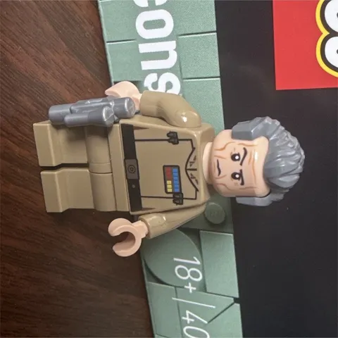 LEGO Star Wars Grand Moff Tarkin- Dark  Tan Uniform sw0741- Excellent Condition