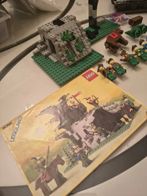 LEGO Castle: Camouflaged Outpost (6066) Missing Pieces See Pictures 90% Complete