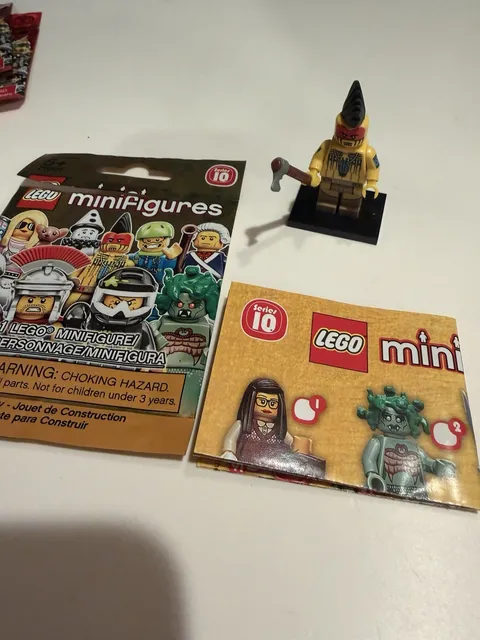 Lego Minifigure Series 10 Tomahawk Warrior (71001)