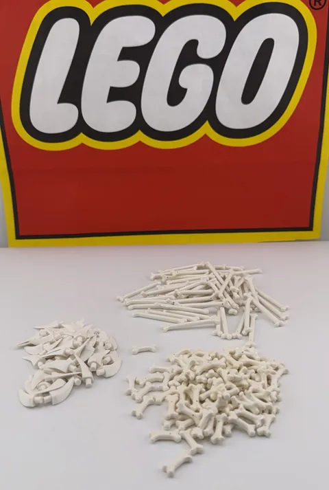 Authentic LEGO Lot 100 White Small, 50 Large bones, 50 teeth accessories Minifig