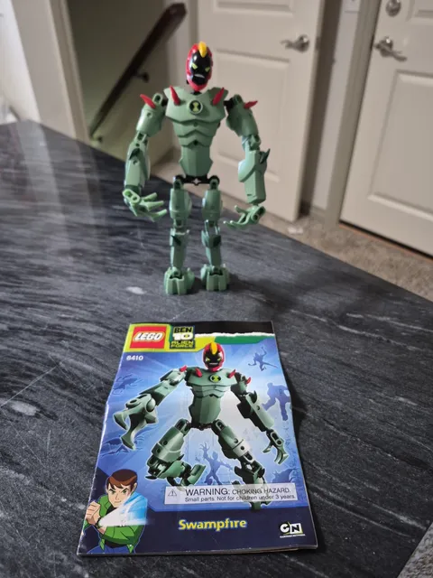 100% Complete LEGO Ben 10 Alien Force 8410 Swampfire W/instructions 