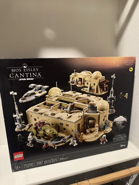LEGO Star Wars: MOS Eisley Cantina (75290)