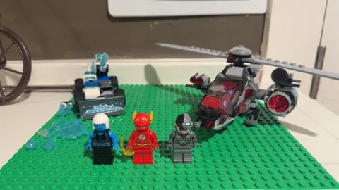 LEGO DC 76098. Used. Clean. Please see last slide. Still Functional.