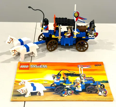 LEGO King's Carriage 6044 COMPLETE with Mini Figures and Instructions