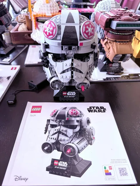LEGO Star Wars: AT-AT Driver Helmet (75429) w/LED LIGHTS INSTALLED + MANUAL