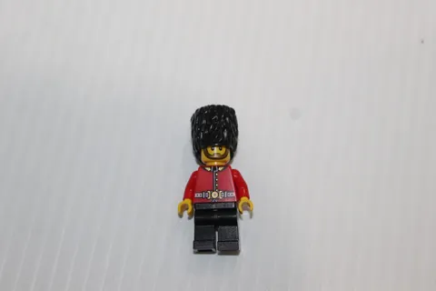 Lego British Royal Guard Minifigure Series 5 
