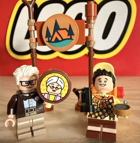 Lego Disney Up Carl Fredricksen & Russell Minifigures With Accessories 