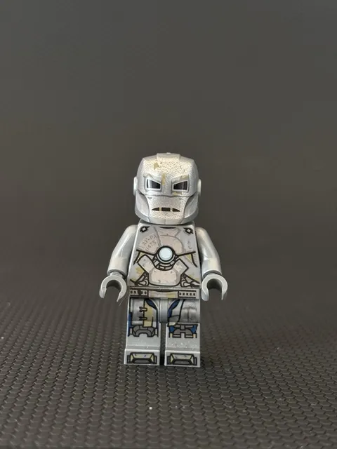Lego Marvel: Ironman Mark 1 Armor - GREAF CONDITION MINIFIG