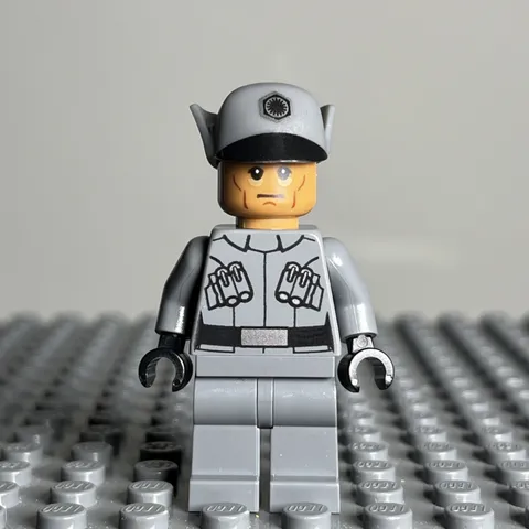 LEGO Star Wars First Order Officer Minifigure 75101 Captain Lieutenant sw0670 1O