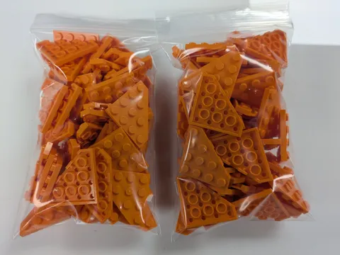 LEGO PARTS-BRAND NEW-#30503-ORANGE-WEDGE PLATE- 4 X 4 CUT CORNER - 100 PIECES
