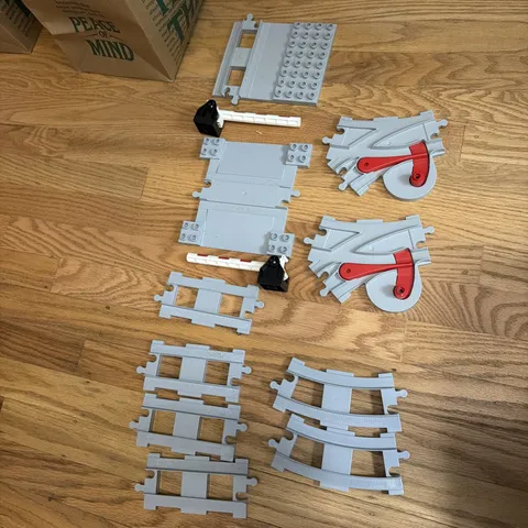 Lego Duplo Train Track Liggt Gray 14 Piece Lot including rare station base