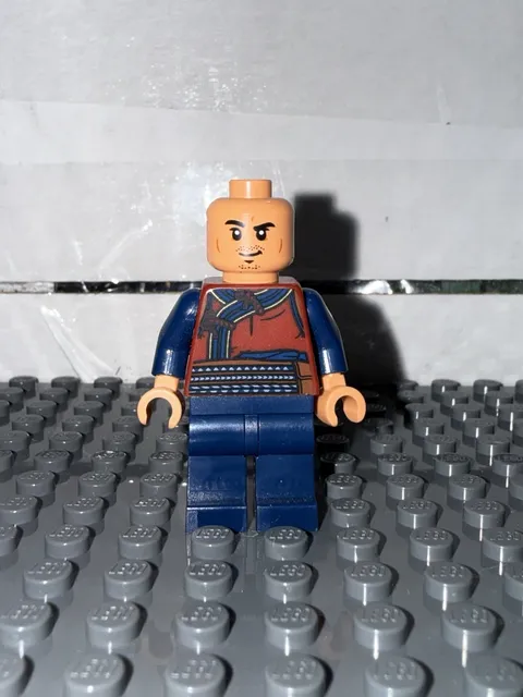 LEGO® Sh0826 - Wong - Dark Red Robe Dark Blue Legs