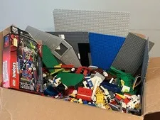 Vintage Lego Bulk Lot 28+ Pounds Unsorted W/ Baseplates Some Minifigures VTG