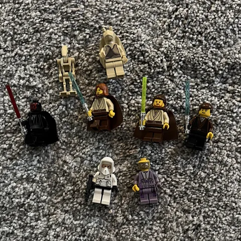 LEGO Star Wars Minifigure Lot 8 Pieces w/ Lightsabers & Blaster Accessories