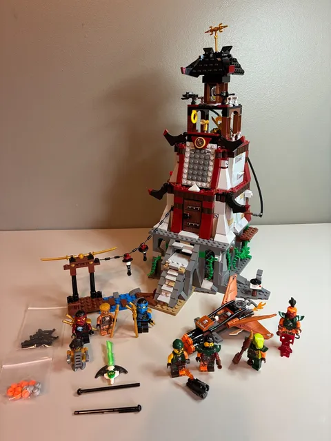 70594 The Lighthouse Siege LEGO Ninjago w/ Minifigures Complete