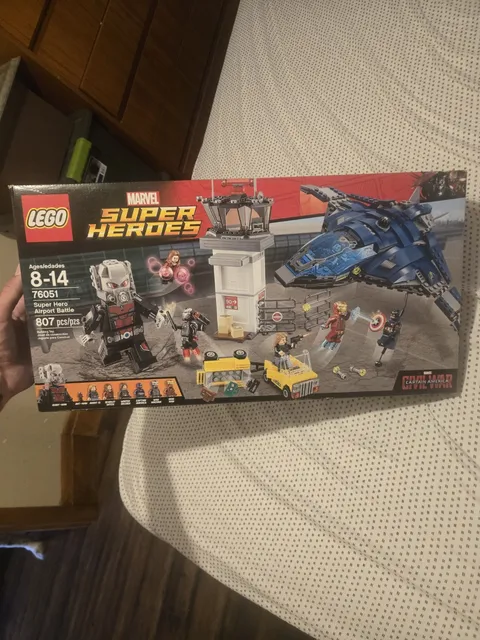 LEGO New Marvel Captain America: Civil War - Super Hero Airport Battle - 76051