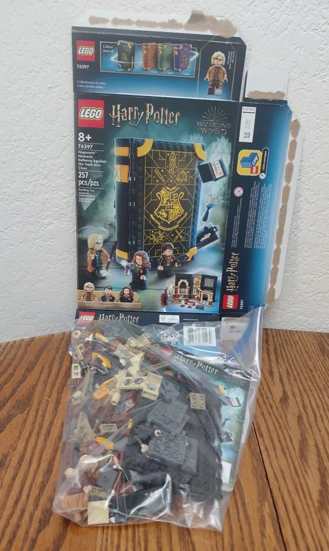 LEGO Harry Potter: Hogwarts Moment: Defence Class (76397) Complete w/Box