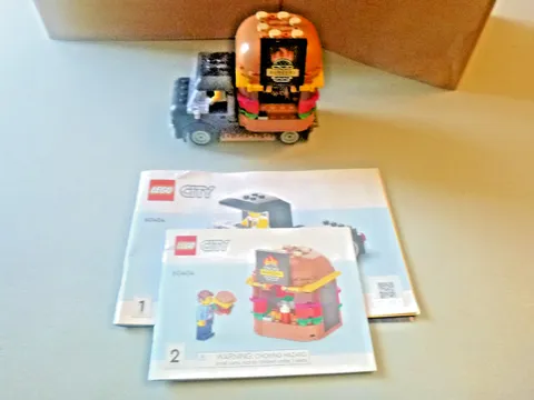 Lego #60404 - City - Burger Truck & 2 Minifigs w/ Manual - 100% complete