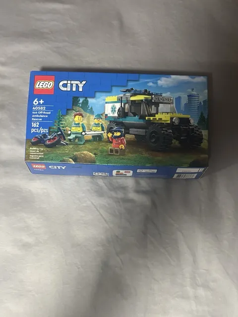 LEGO CITY: 4x4 Off-Road Ambulance Rescue (40582) - BRAND NEW Sealed In Box