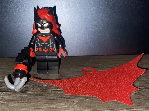 Lego Batwoman minifigure from DC Batman 2025 Arkham Asylum set