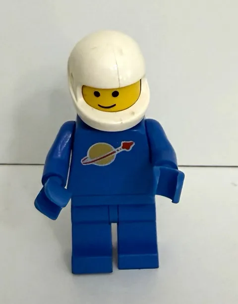 vintage LEGO Classic Space blue astronaut minifigure (sp004)