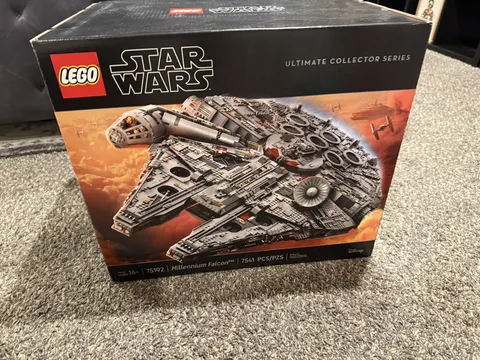 LEGO Star Wars UCS Millennium Falcon 75192 New, Sealed - NISB 