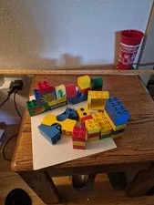 Lot of 32 Lego Duplos Bricks & Pieces