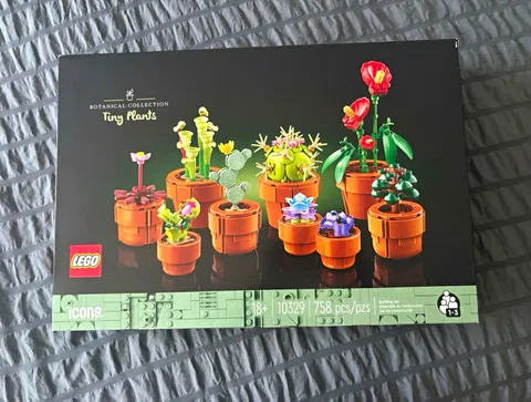 LEGO Icons Botanical Collection Tiny Plants 10329 758 pcs Brick Separator