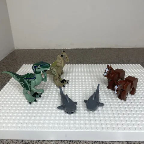 Random LEGO Animal Minifigure Lot Sharks Horses Dinosaurs Pets