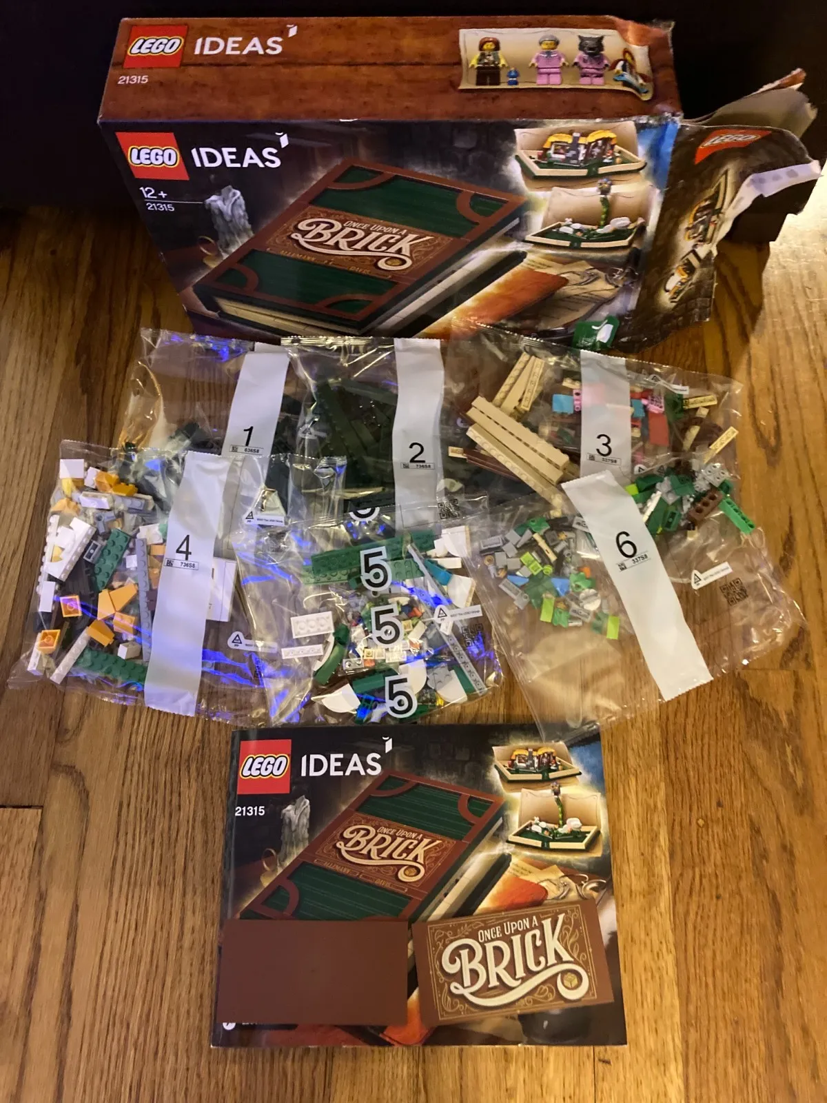 LEGO Ideas: Pop-Up Book (21315) New But No Box