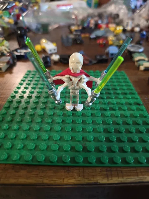 LEGO Star Wars General Grievous Minifigure with Cape 7255 released 2005 SW0134