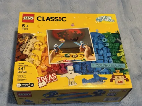 LEGO Classic Bricks and Lights 11009 (NIB/SEALED)