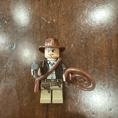 LEGO Indiana Jones Minifigure Brown Fedora w/Whip & Satchel & Gun iaj001