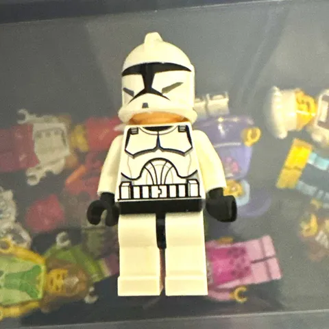 LEGO Star Wars Clone Trooper Minifigure White Armor Helmet Black Hands
