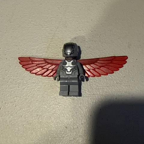 LEGO Marvel Super Heroes Super Adaptoid Minifigure Red Wings Vulture Gray Villan