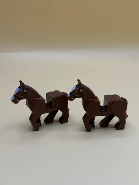 USED LEGO LOT 2x BROWN HORSE 10352c01pb01