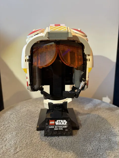 LEGO Star Wars Luke Skywalker (Red Five) Helmet 75327 675pcs 18+ (2022)