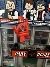 LEGO Daredevil Minifigure Red Suit w/ Batons & Display Stand DAILY BUGLE #76178