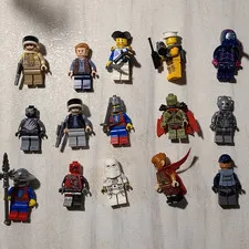 LEGO MINIFIGURES: COMPLETELY RANDOM MINIFIGURE LOT OF 20 WITH ACCESORIES
