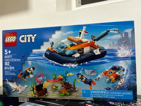 LEGO CITY: Explorer Diving Boat (60377)