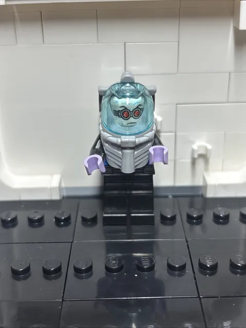 Lego DC Batman Mr Freeze Minifigure 76000 sh049